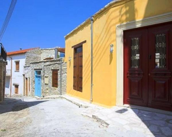 Redblue Door Two Traditional Listed Houses 파노레프카라 외부 사진